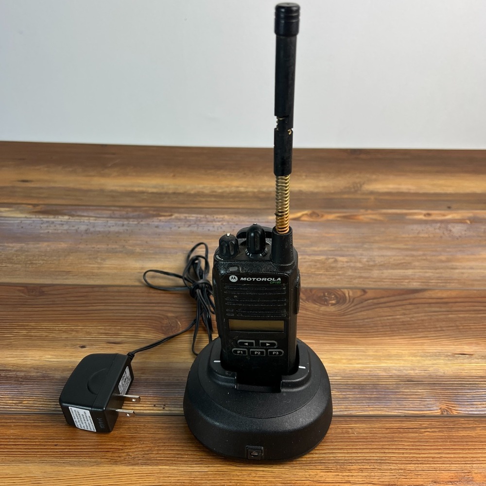 Motorola CP185 Two Way Radio Walkie Talkie PMLN5228A Charger For Parts As-Is